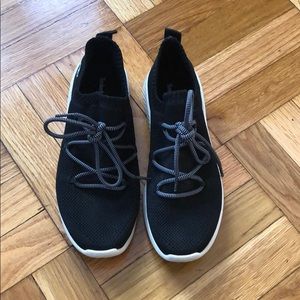 Women’s Black Knit Sneakers TMBL FlyRoam Go Knit